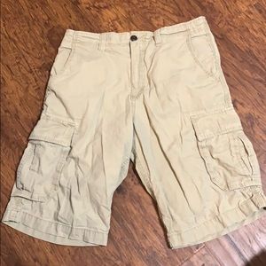 MEN’S Khaki Cargo Shorts. Size 30.
